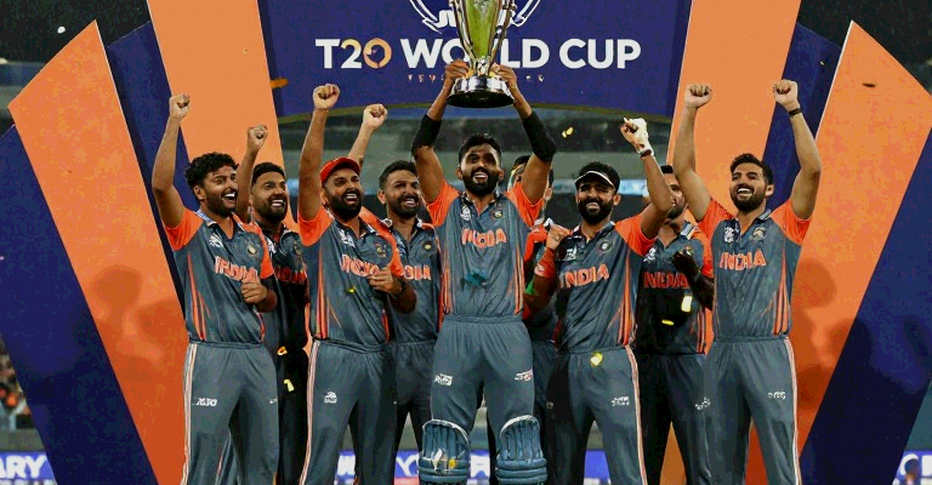 নিলামের হাতুড়ি আর বেতনের ঘড়ি: বিপিএল অর্থনীতির ভেতরের হিসাব নিলামের হাতুড়ি আর বেতনের ঘড়ি: বিপিএল অর্থনীতির ভেতরের হিসাব