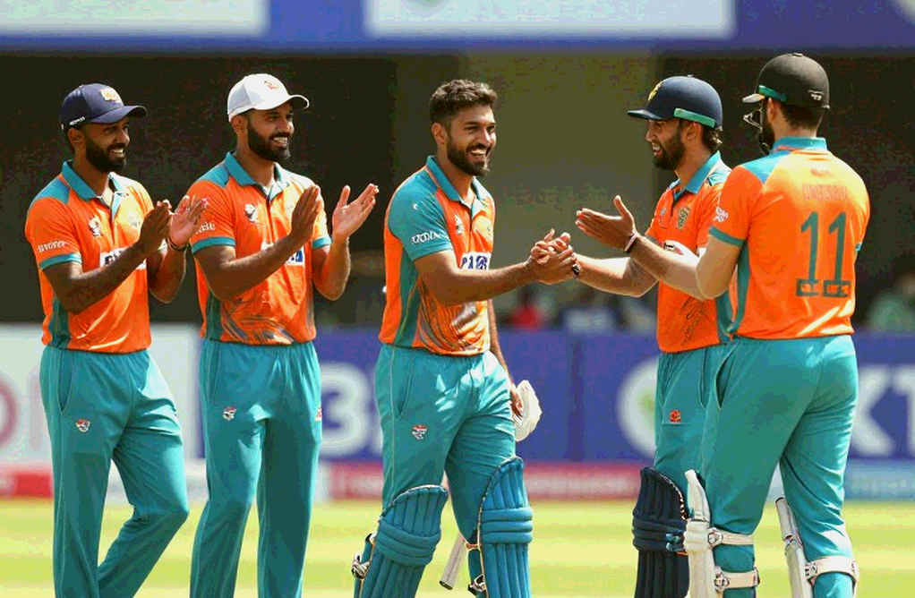 ২৫ লাখ টাকার চুক্তি আর বিসিবি-র না-বিক্রি-হওয়া সম্পত্তি: গাড়ি বুক ডিলটা আসলে কী বলছে