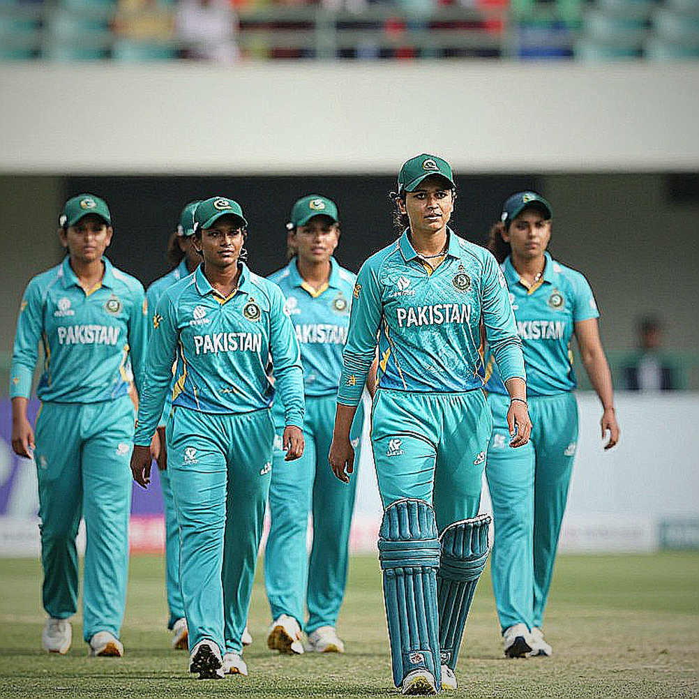 পুদুচেরির সকাল সাড়ে নয়টা: এ-দলের সিঁড়ি, হার্দিকের কাফ আর একটি স্ট্রিমের নীরবতা