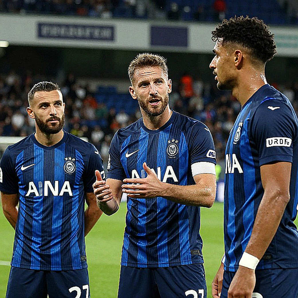 Jubilo Iwata's 21 October Guest List: How a Football Notice Became a Celebrity Item Jubilo Iwata's 21 October Guest List: How a Football Notice Became a Celebrity Item