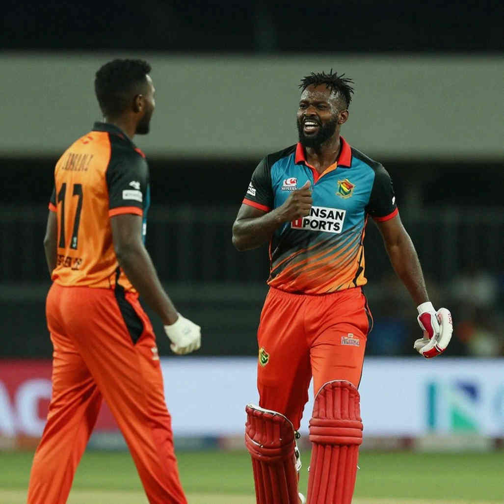মুম্বই ইন্ডিয়ানসের কোচ খোঁজার আসল লড়াই মাঠে নয়, কাগজে