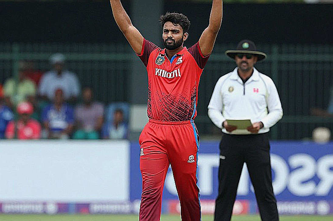 Chasing 250 in Ranchi: Shai Hope's Hands, the Shadow of Dew, and the Quiet Arithmetic of a Record
