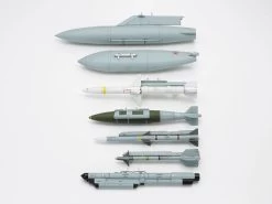 Lockheed Martin F-16Cj Blk 50 -PLASTIC MODELS Store 44bcd47464205a6589561413cee5df43